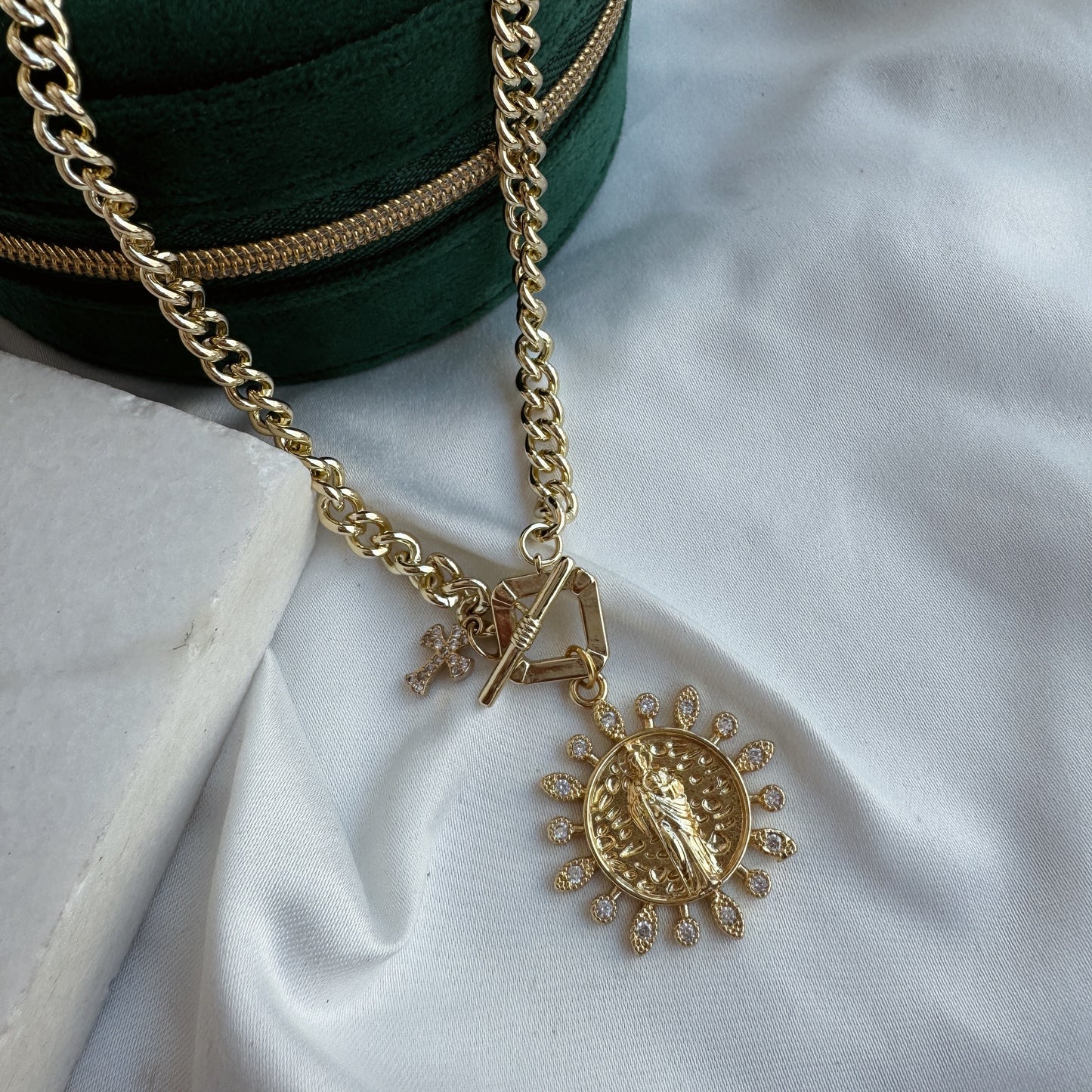 Collar virgen