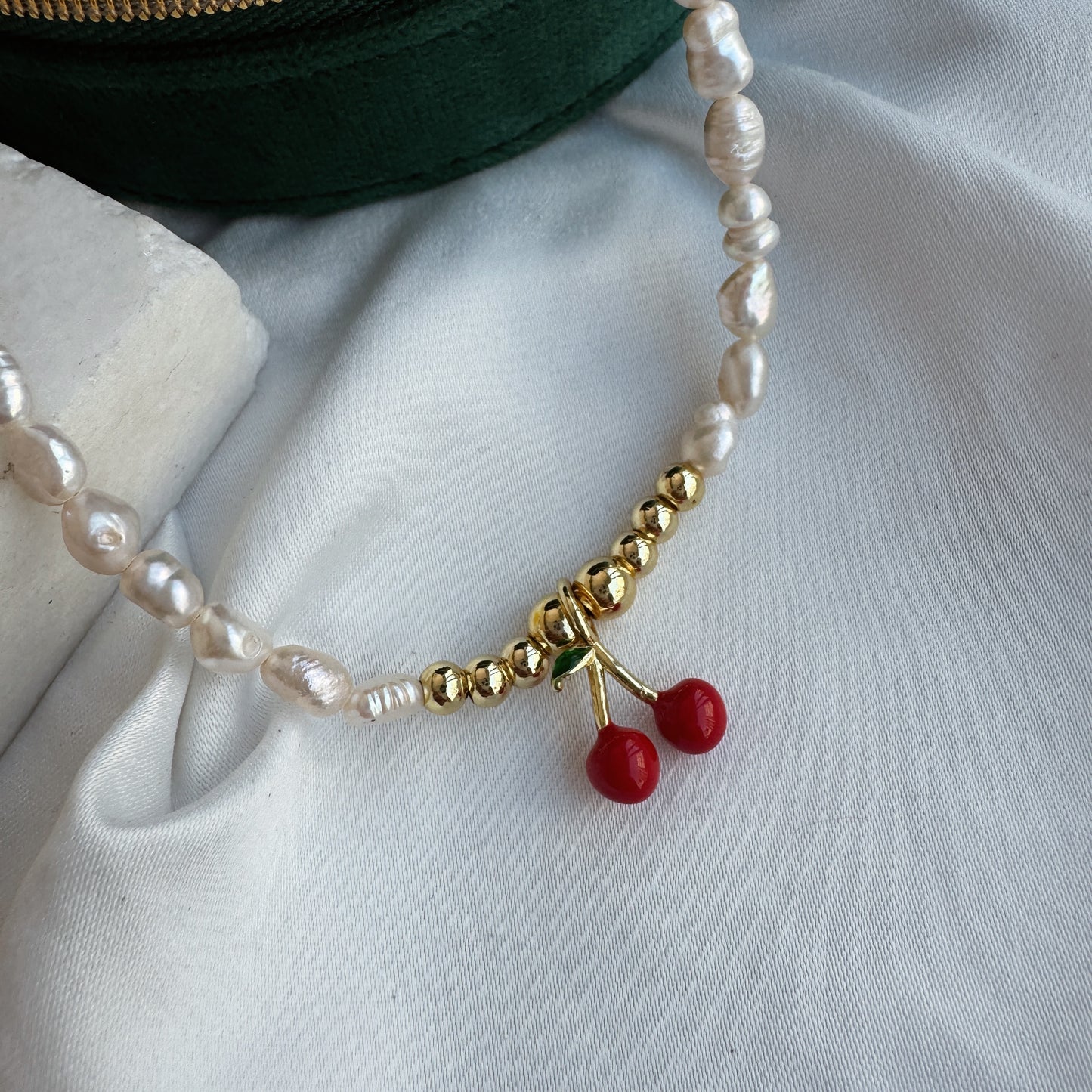 Collar perla y cereza liso