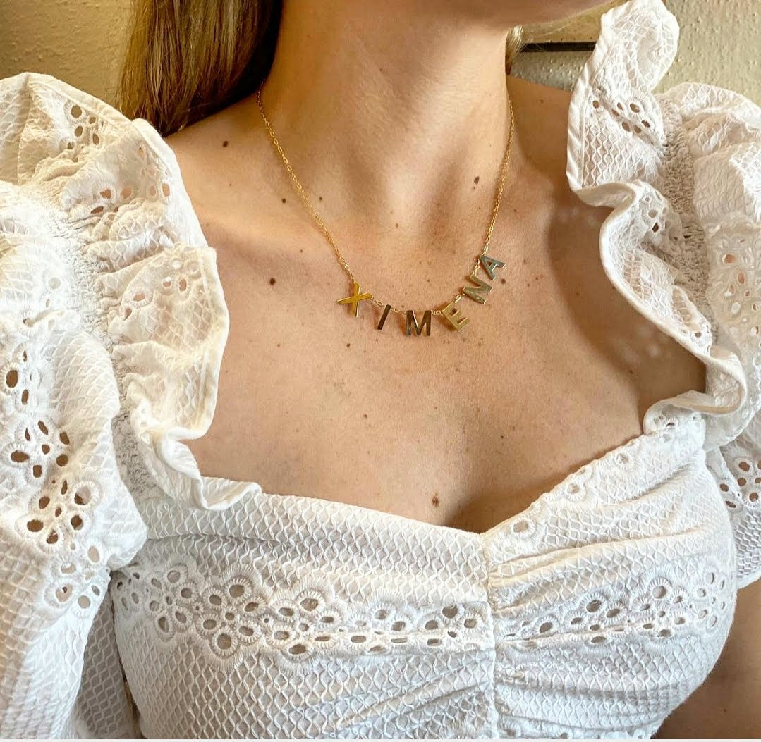 Collar de letra soldado