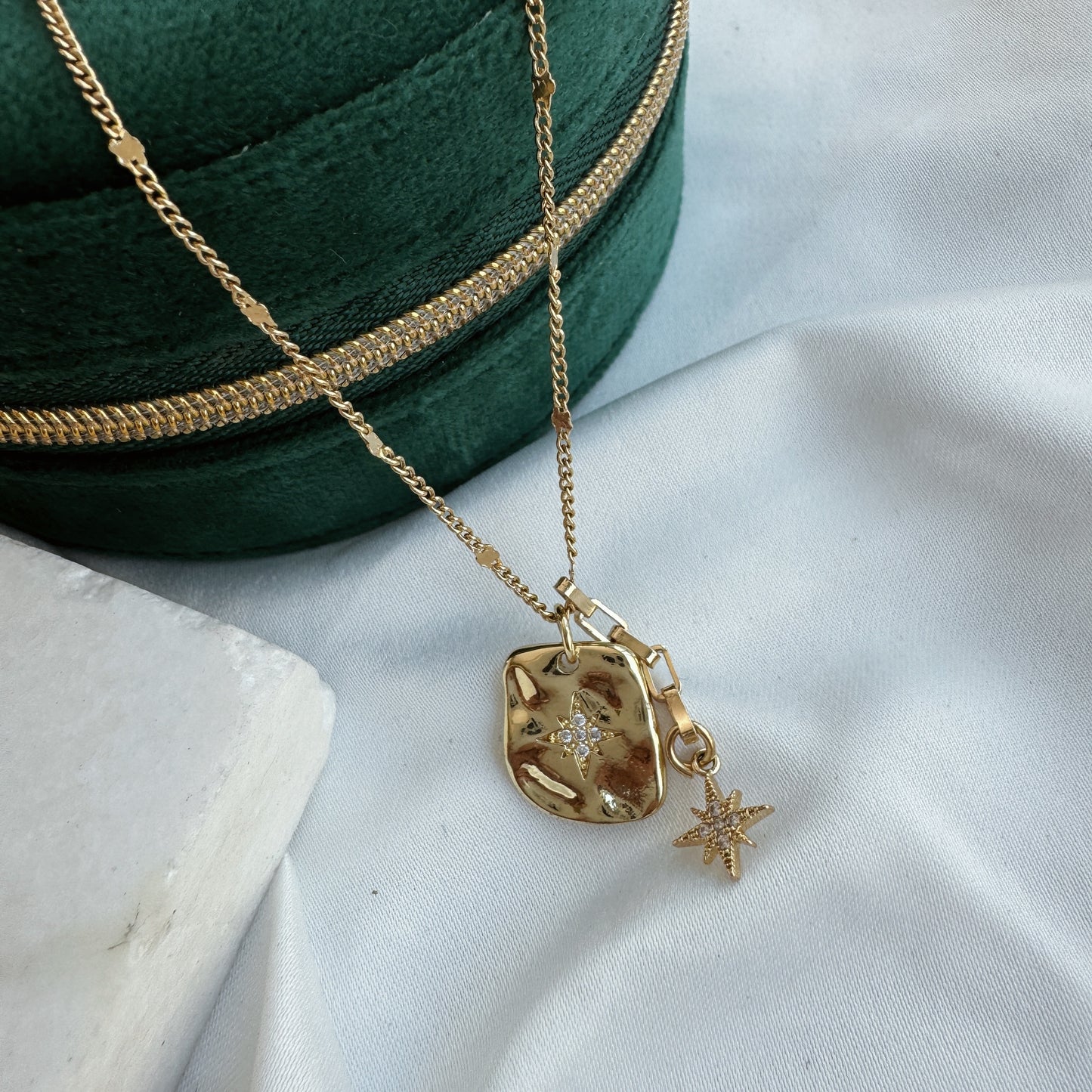Collar centella colgante