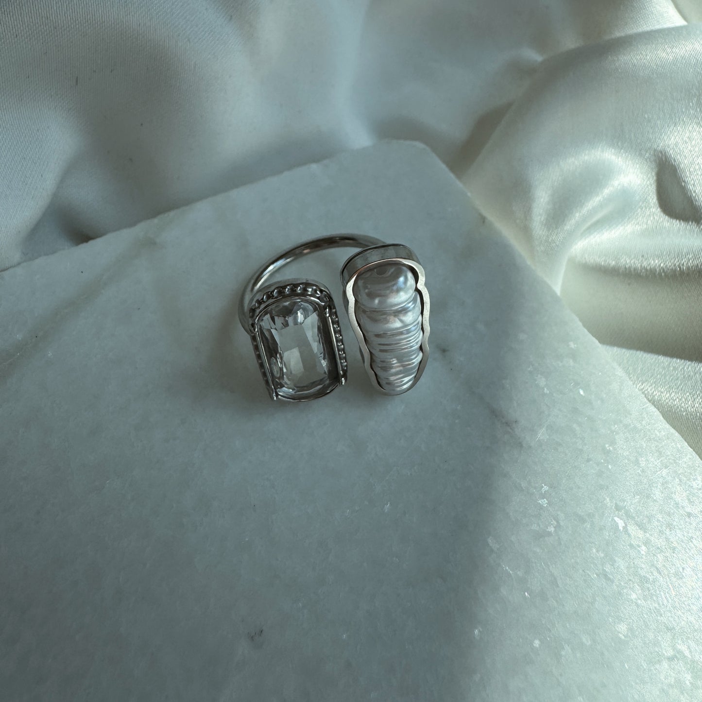 Anillo perla y piedra