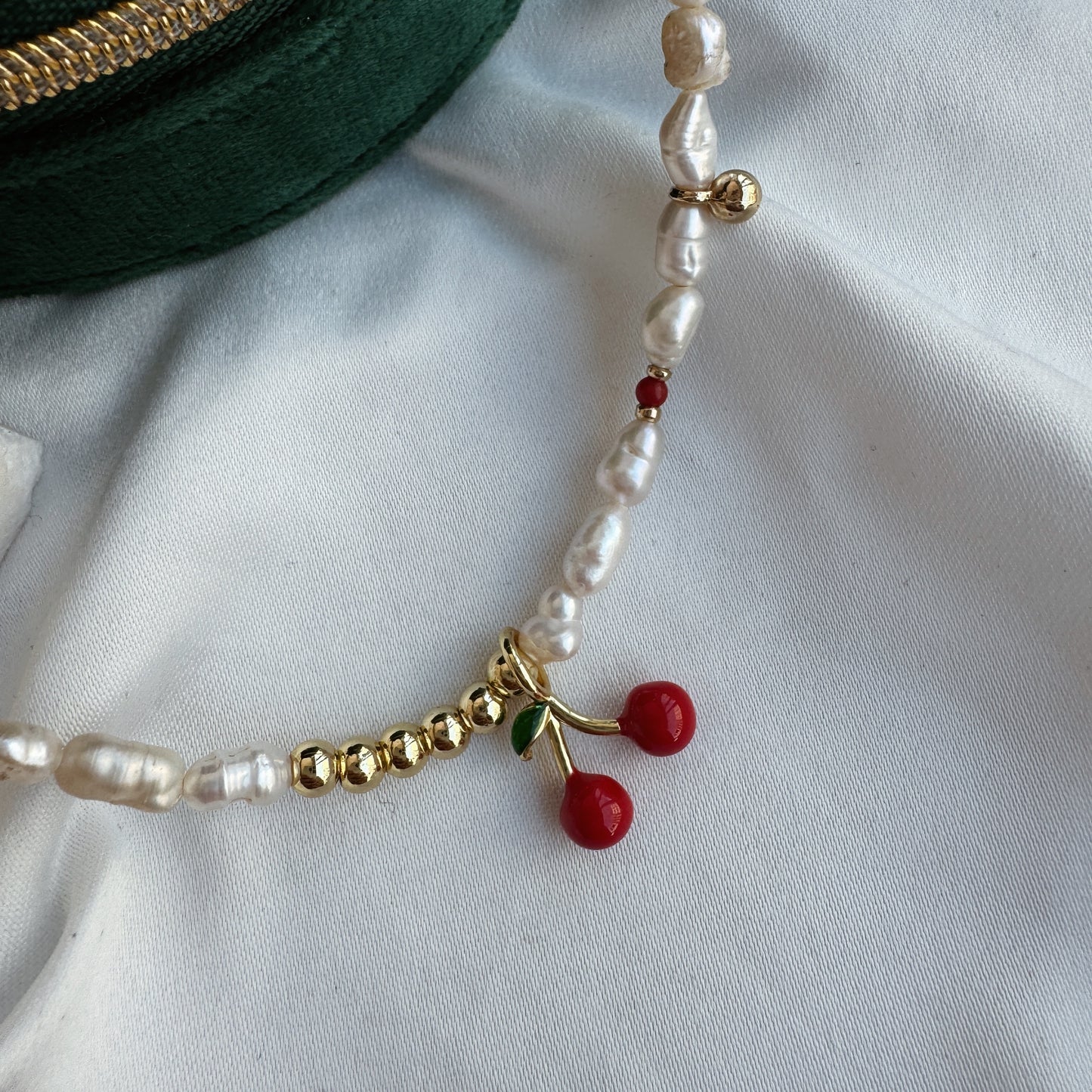 Collar perla y cereza chico