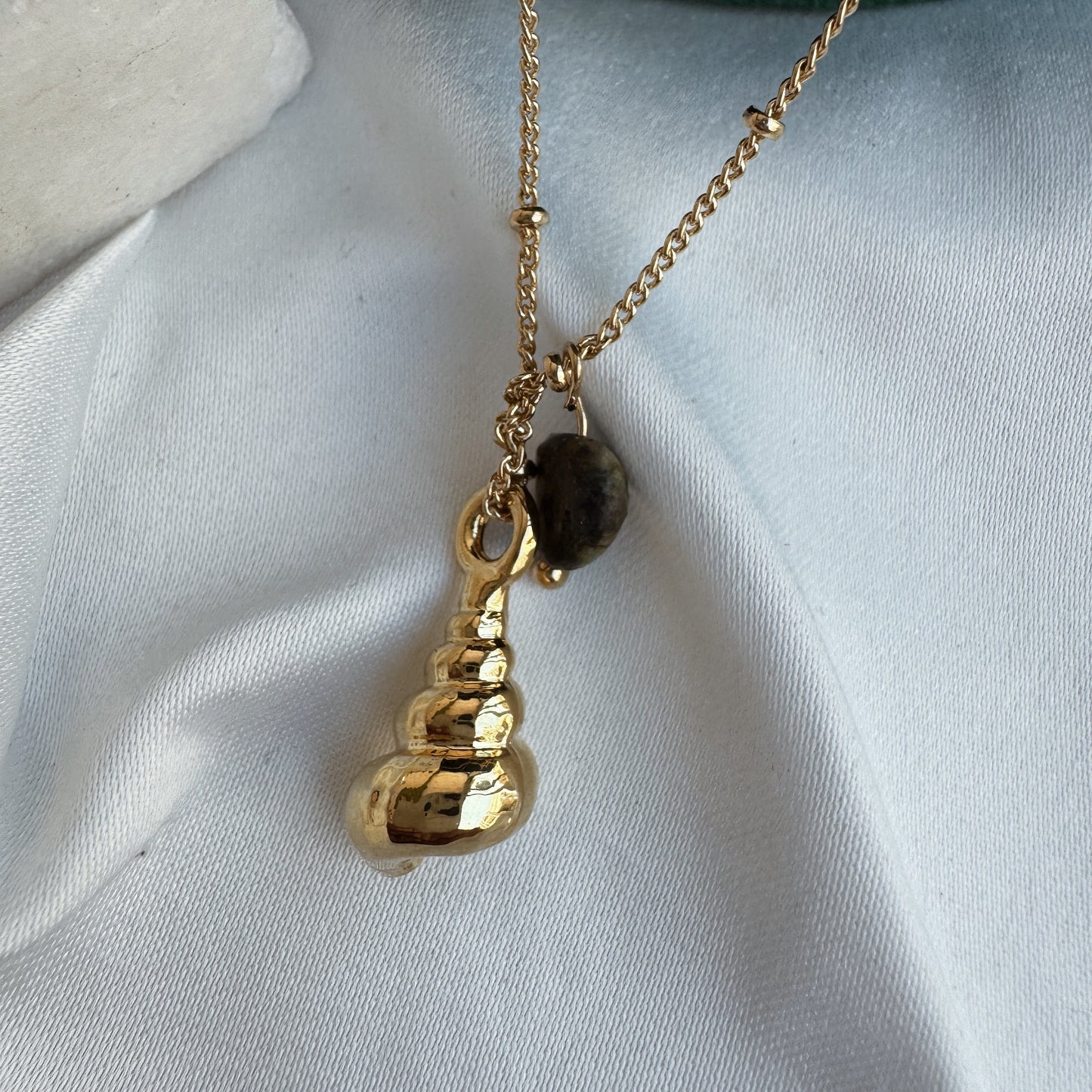 Collar caracol y piedra