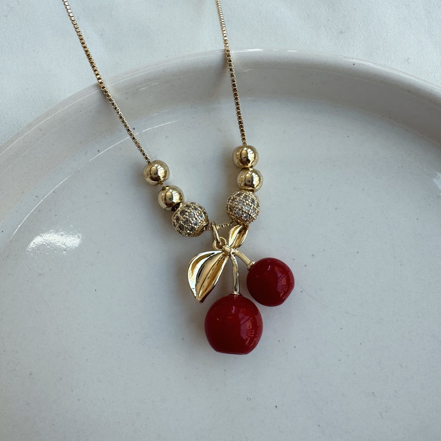 Conjunto cereza y bolitas