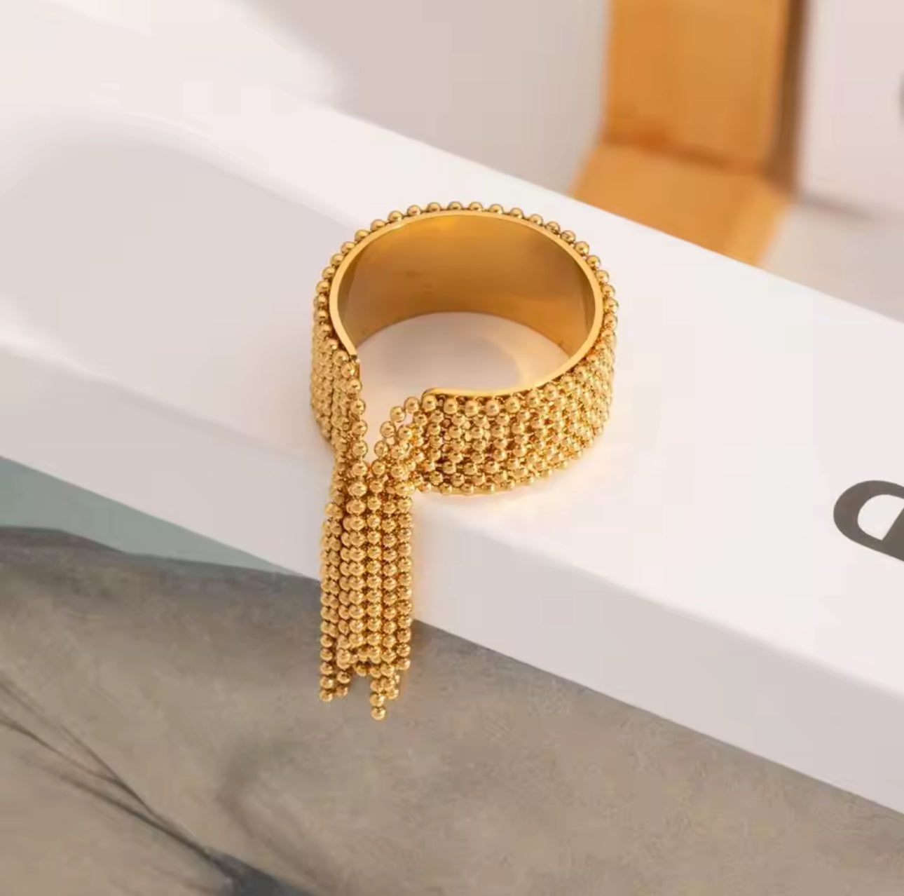 Anillo borla