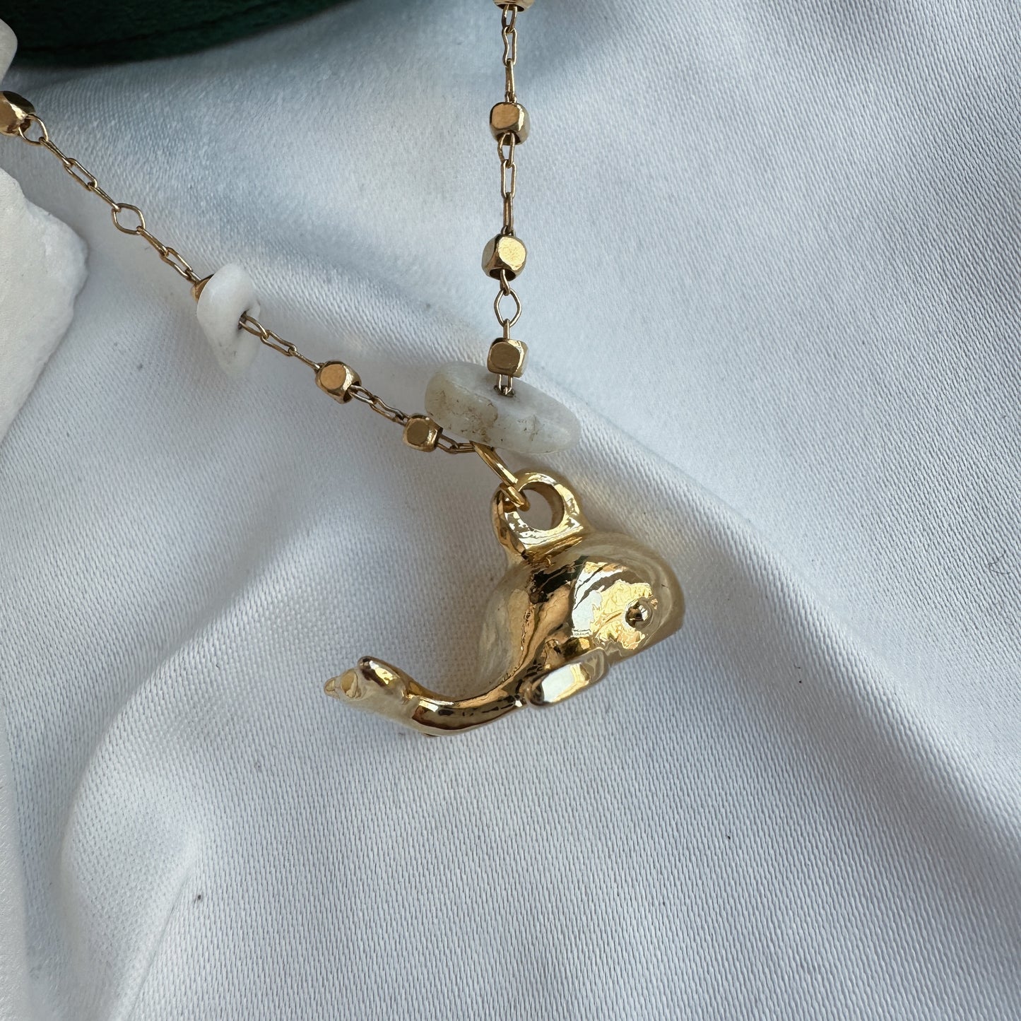Collar tiburón