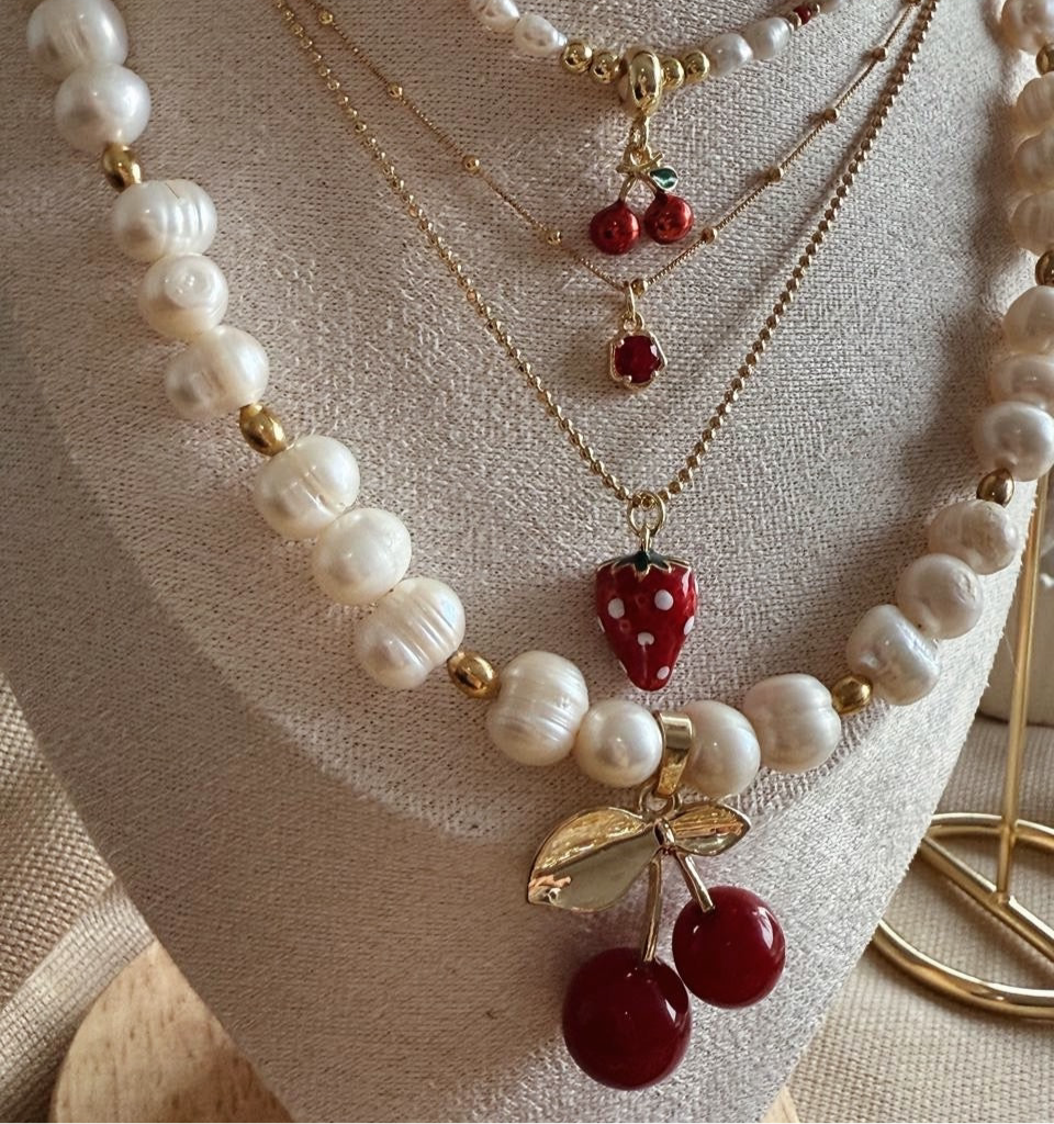 Collar perla y cereza grande