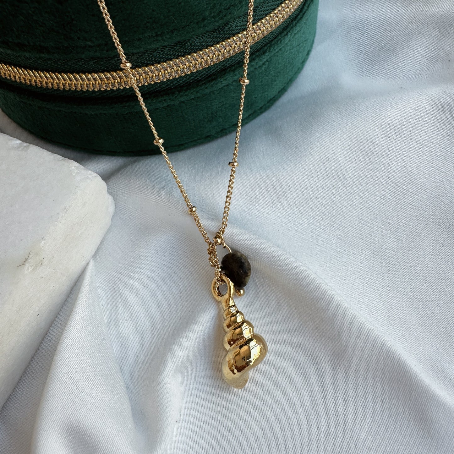 Collar caracol y piedra