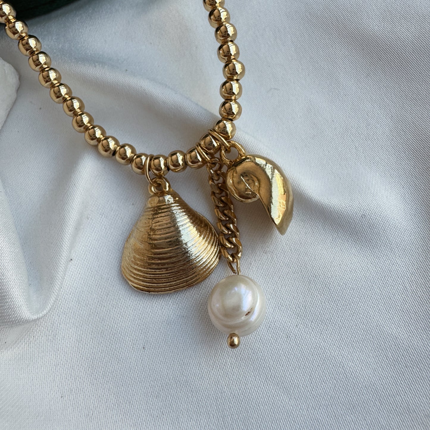 Collar balines y dijes