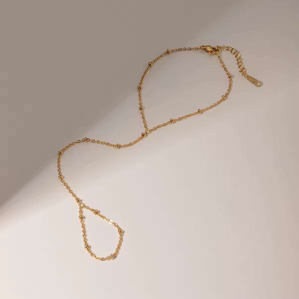 Hand bracelet dorado