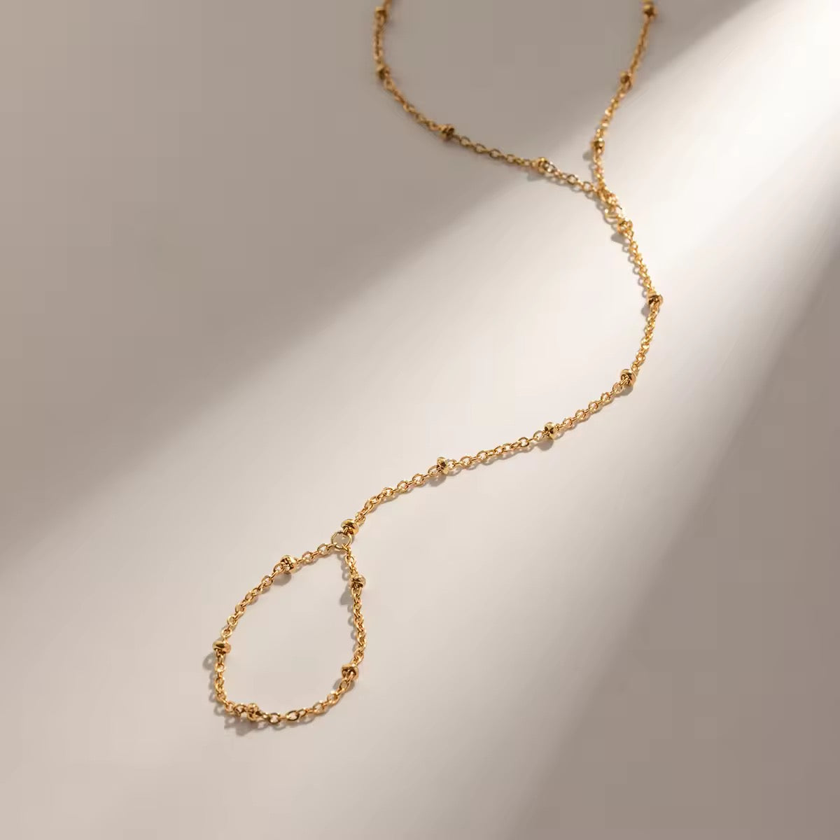 Hand bracelet dorado