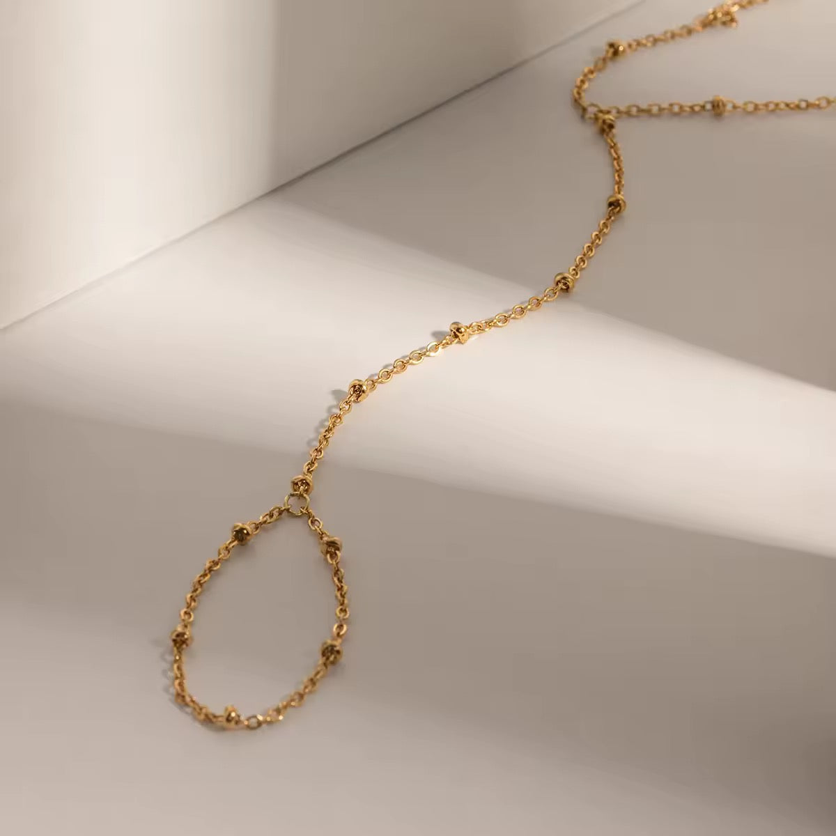 Hand bracelet dorado