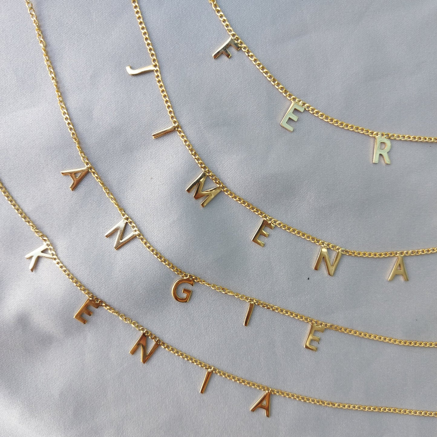 Collar de letra soldado