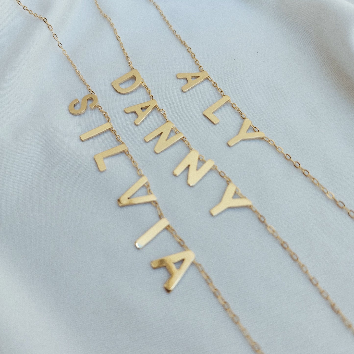 Collar de letra soldado