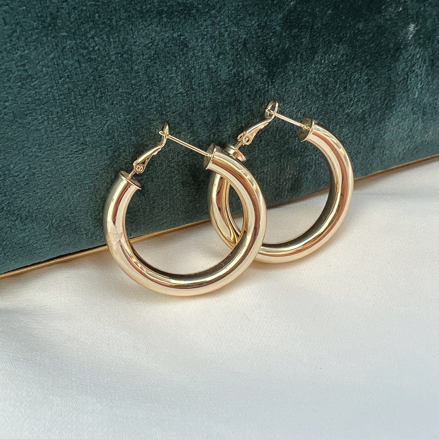 Arracada tubular gruesa