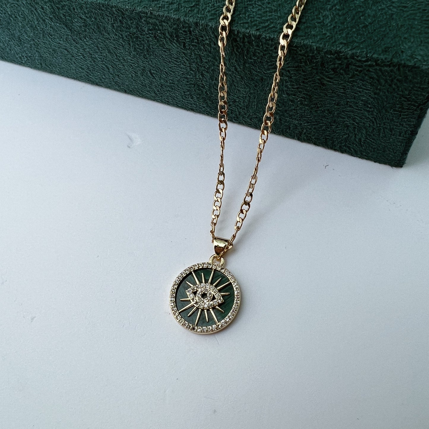 Medalla ojo verde