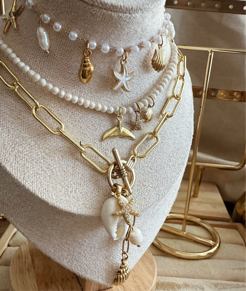 Collar perlas y dijes