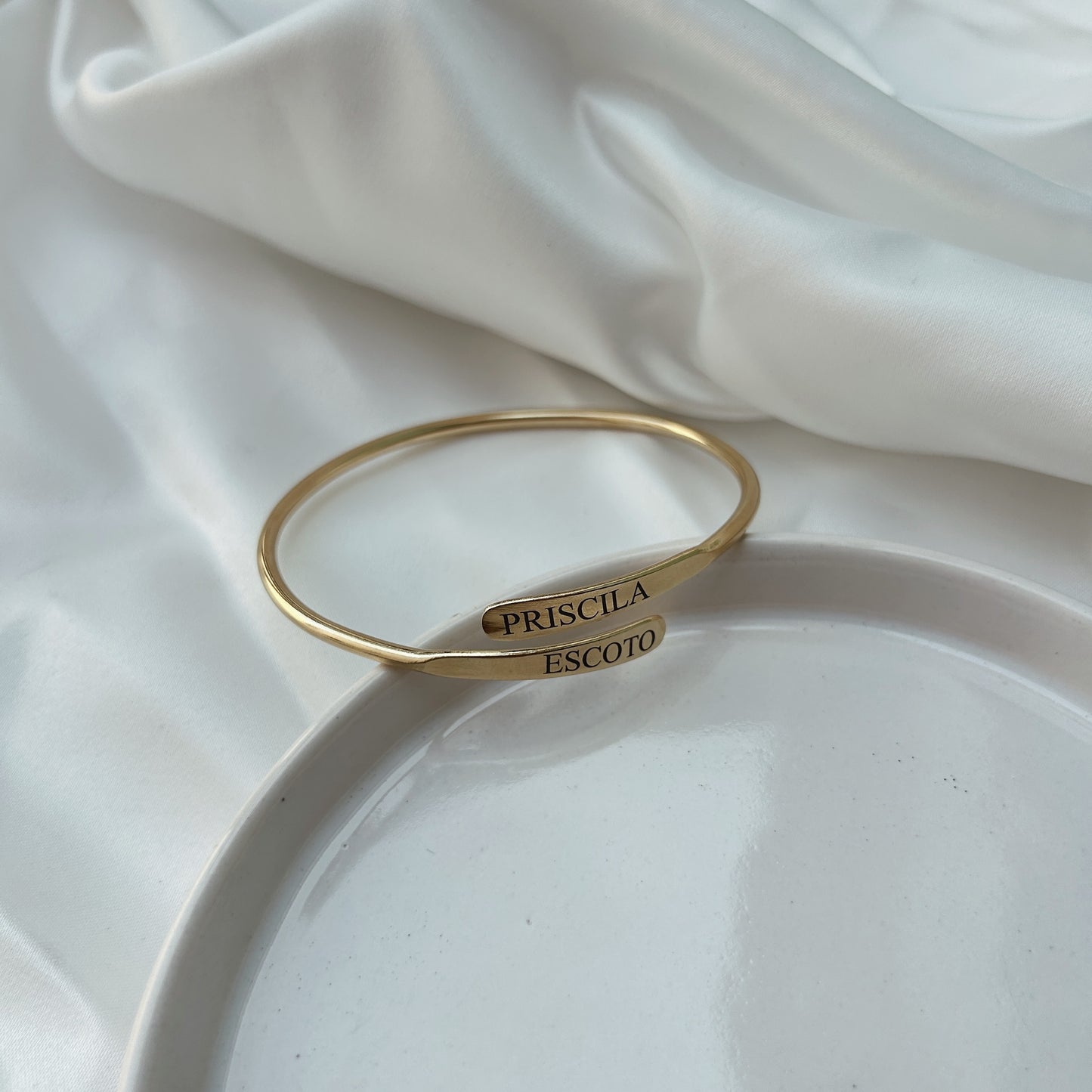 Brazalete delgado personalizado