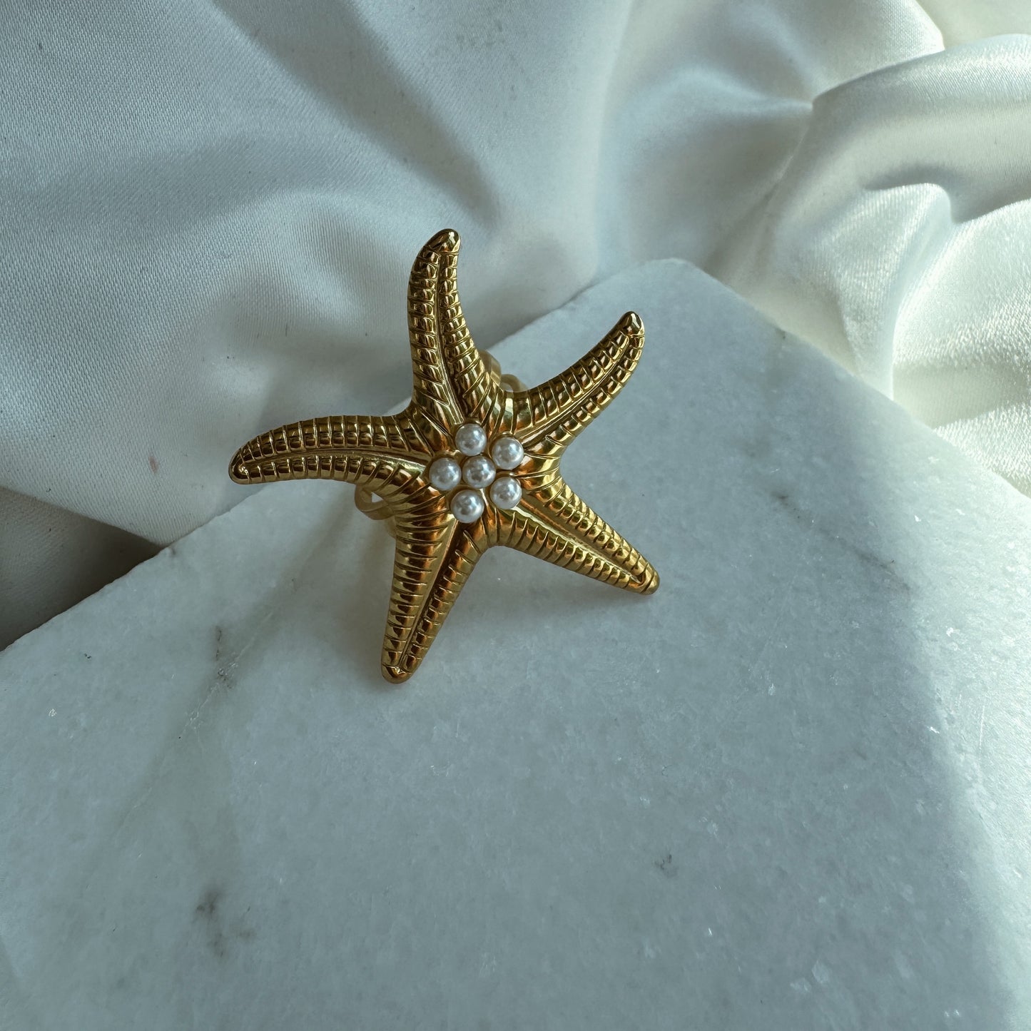 Anillo estrella de mar y perla