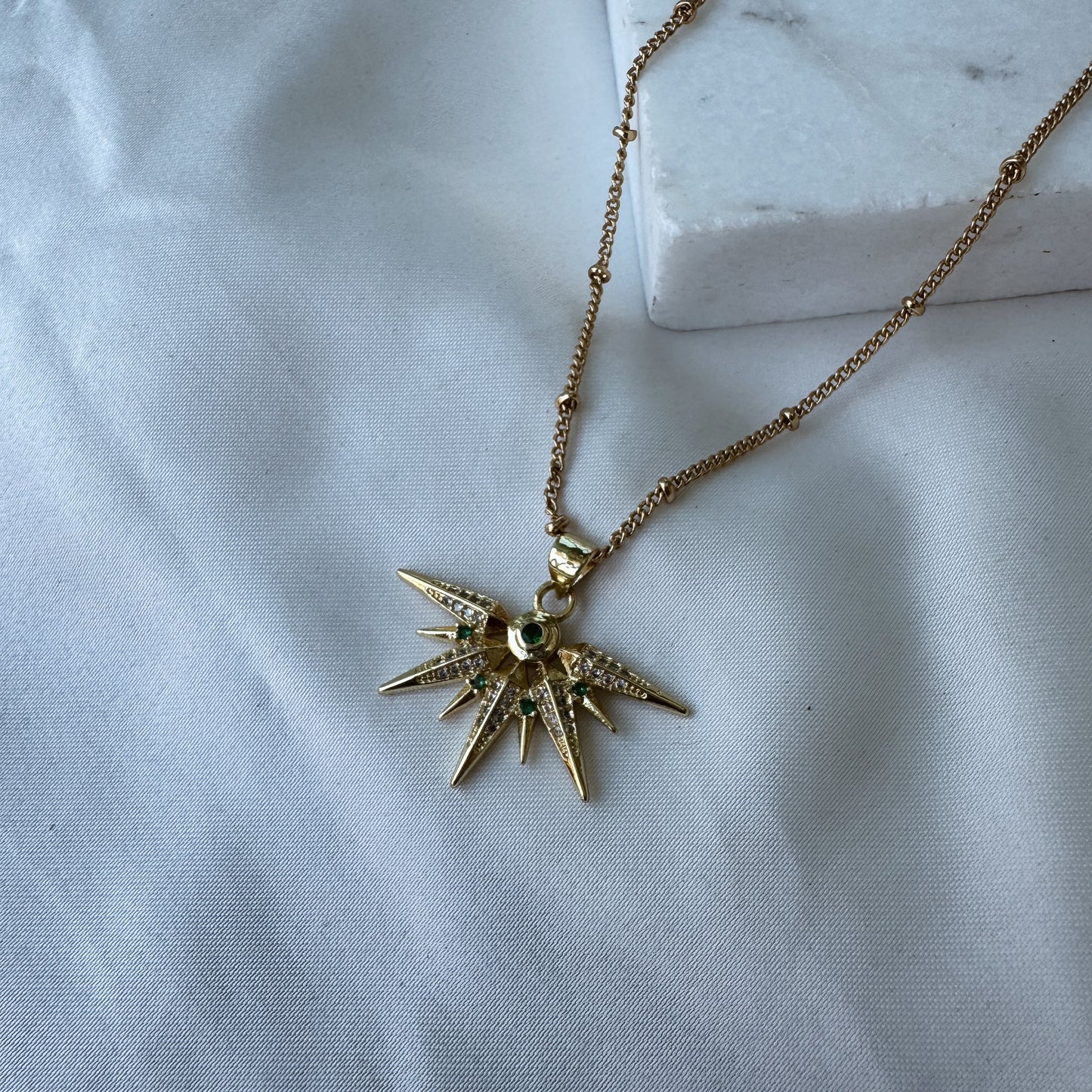 Collar media estrella