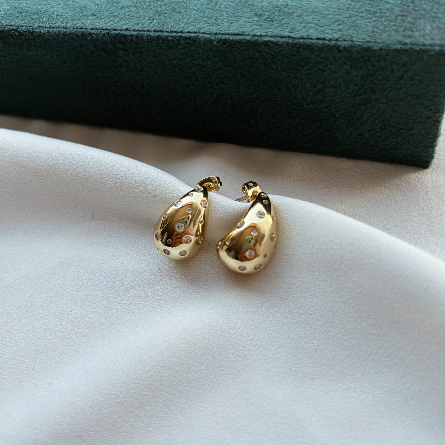 Aretes gota piedras