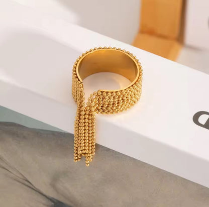 Anillo borla