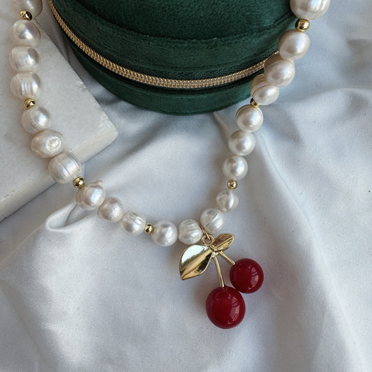 Collar perla y cereza grande