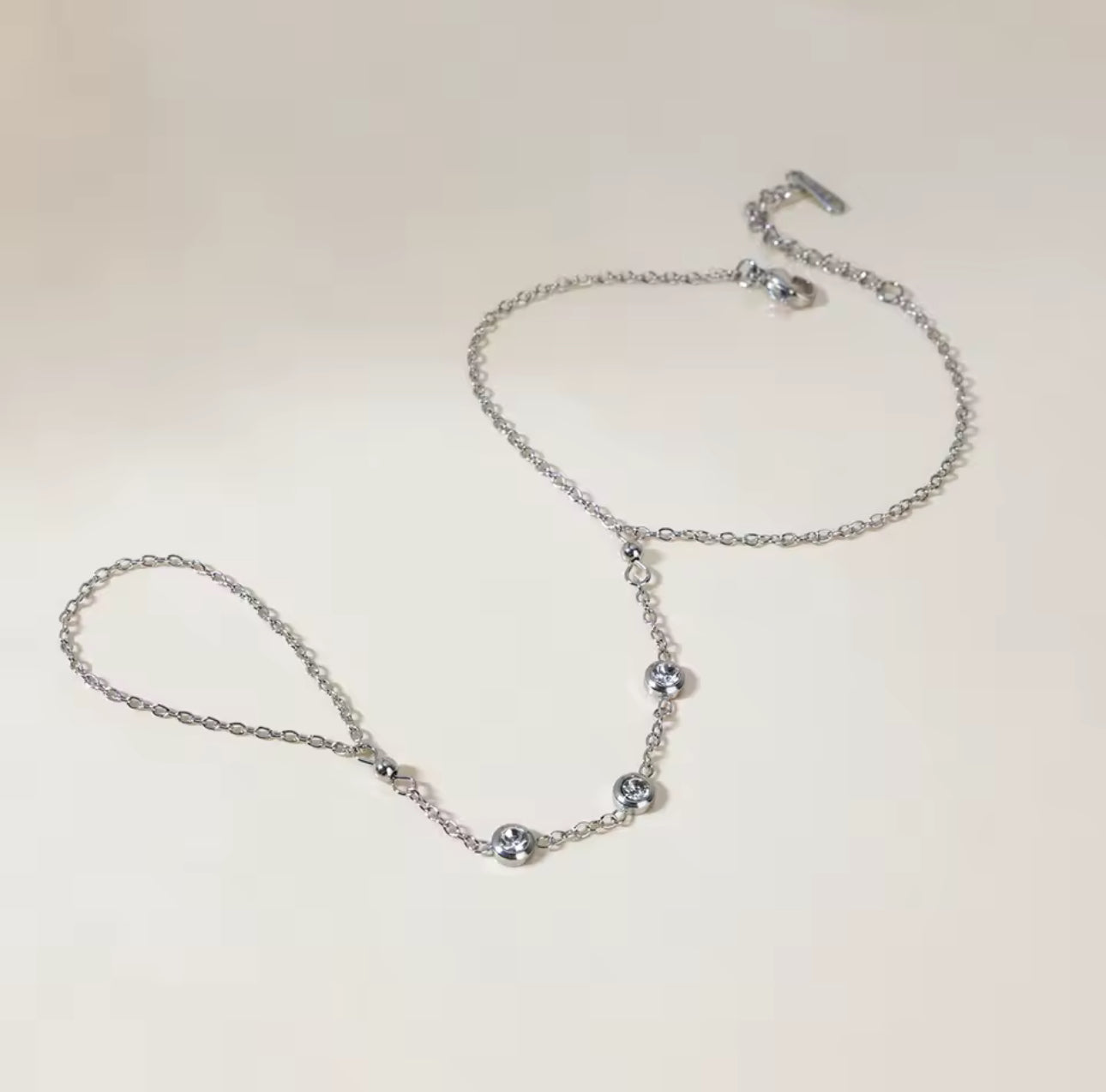 Hand bracelet plateado