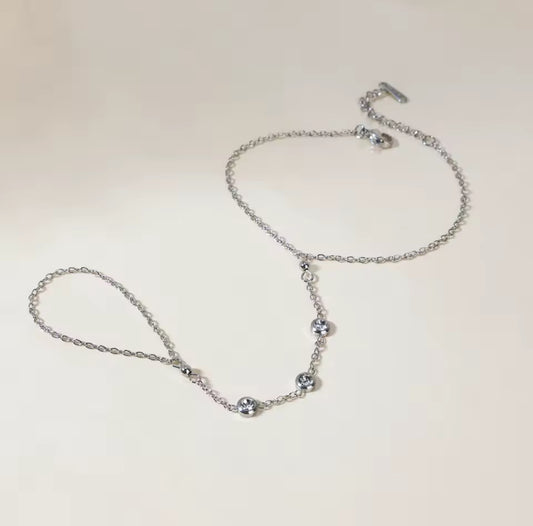 Hand bracelet plateado