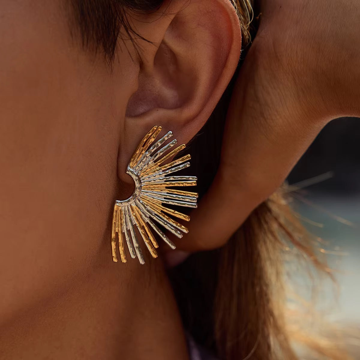 Aretes abanico bicolor
