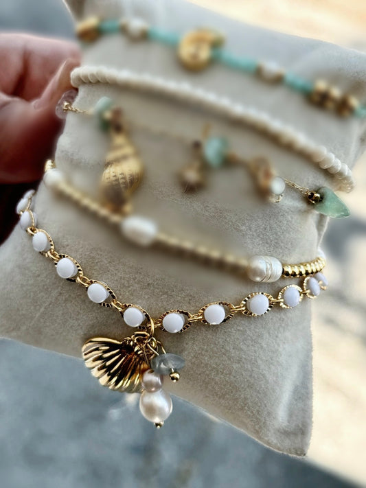Pulsera perlas y concha