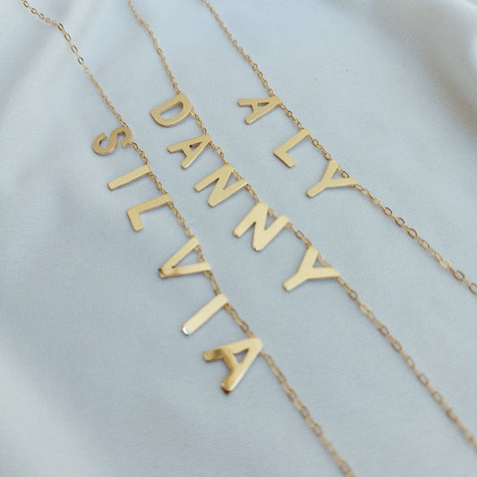 Collar de letra soldado