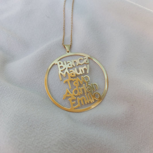 Collar con nombres