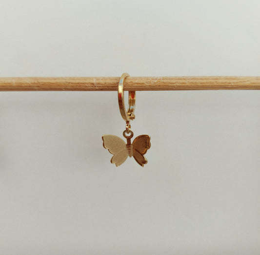 Huggie/piercing mariposa