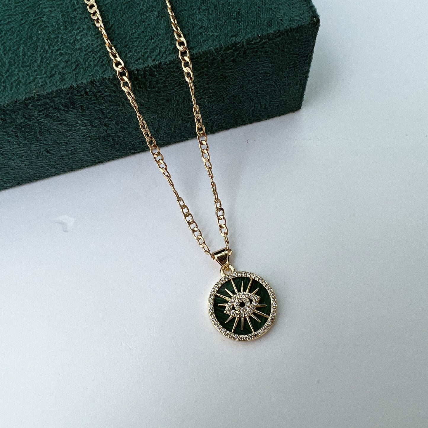 Medalla ojo verde